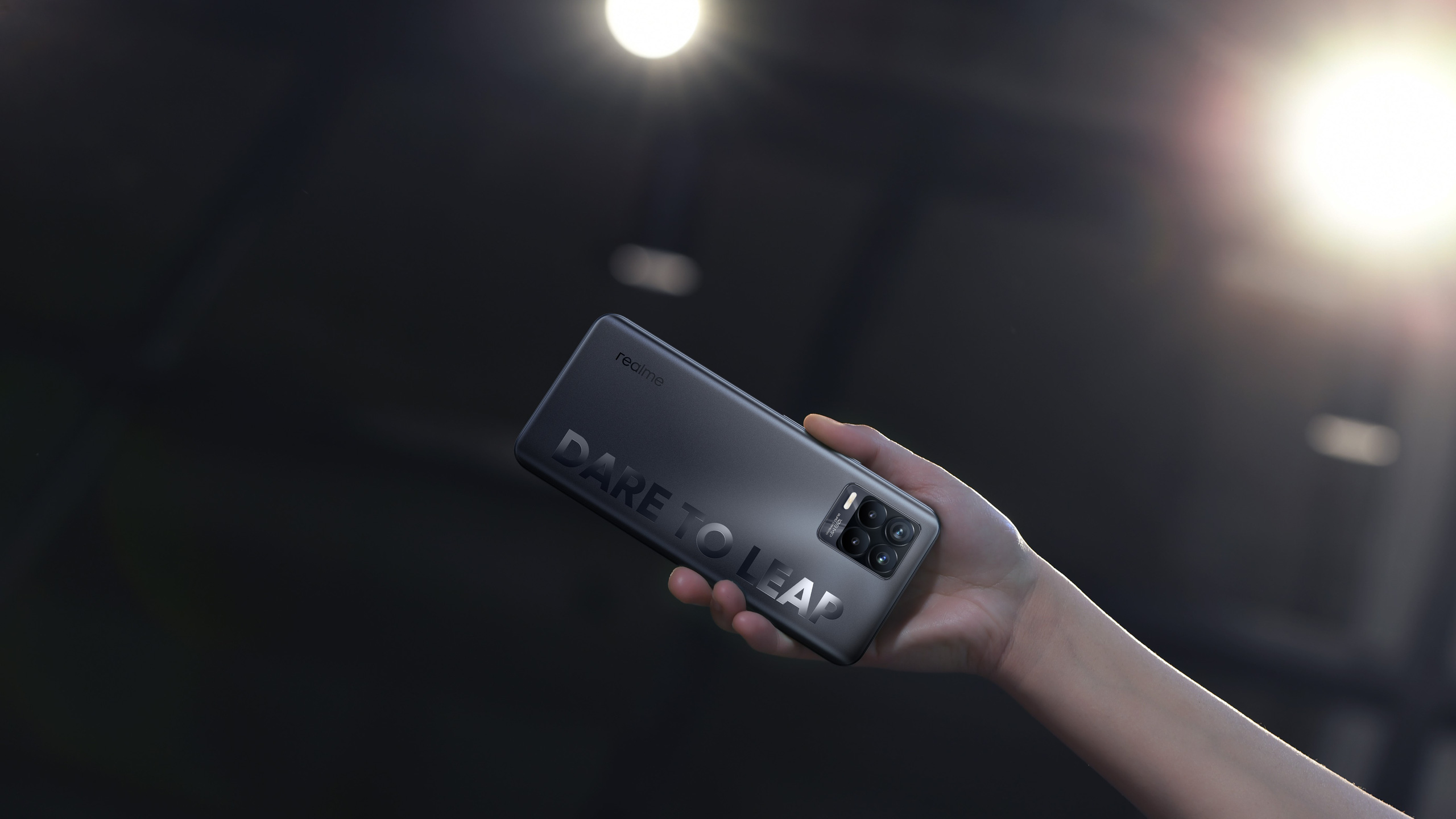 realme 8 Pro - Sống trội hơn mỗi ngày cùng “siêu phẩm” camera 108MP - Ảnh 1.