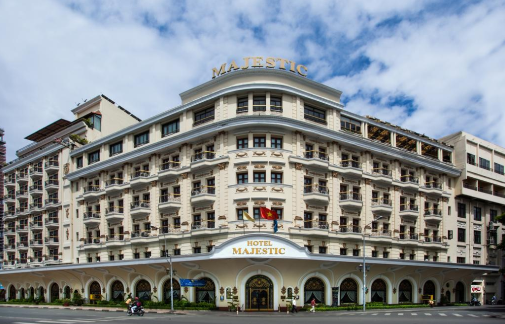 TP HCM đề xuất không cổ phần hóa Saigontourist vì liên quan loạt khách sạn đất vàng - Ảnh 1. TP HCM đề xuất không cổ phần hóa Saigontourist vì liên quan loạt khách sạn đất vàng - Ảnh 1.