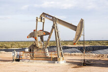 Giá xăng dầu hôm nay 1/6: Tiếp tục đà tăng hơn 1%, dầu Brent gần chạm đỉnh 70 USD/thùng