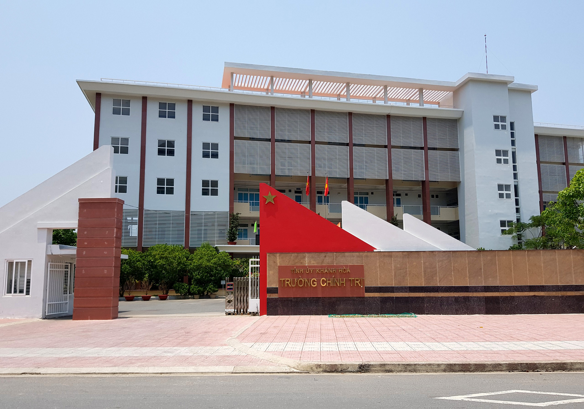 Loạt dự án khiến hàng loạt cựu lãnh đạo Khánh Hòa bị khởi tố - Ảnh 2. Loạt dự án khiến hàng loạt cựu lãnh đạo Khánh Hòa bị khởi tố - Ảnh 2.