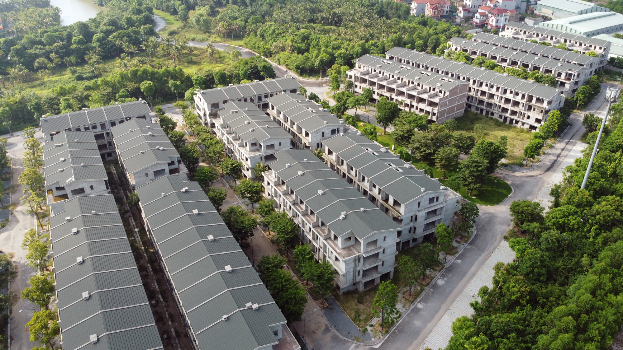 Cận cảnh hơn 200 căn biệt thự, liền kề Vườn Vạn Tuế Hưng Yên xây chui, bán trộm - Ảnh 3.