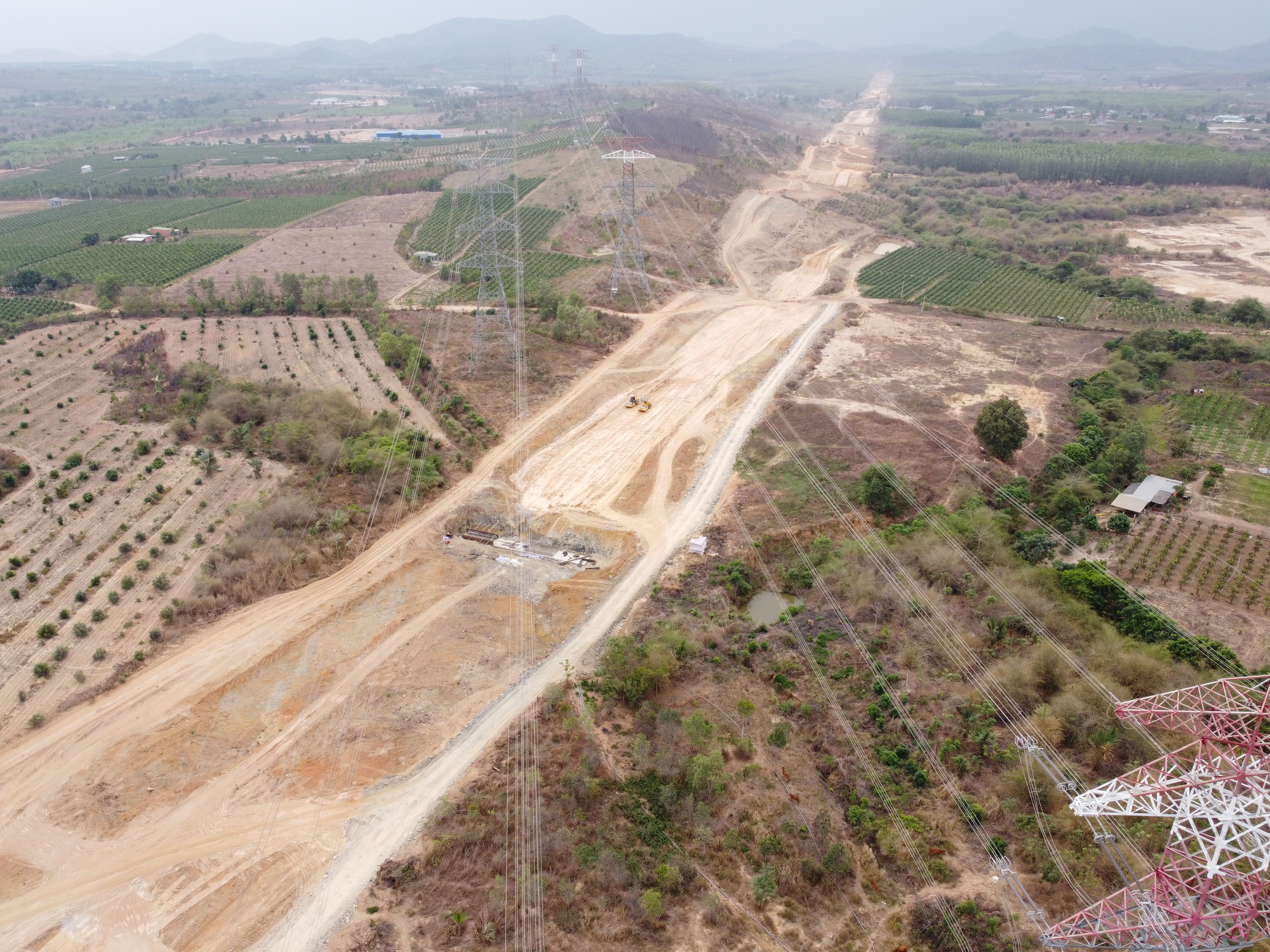 Bình Thuận dứt điểm GPMB Dự án đường bộ cao tốc Bắc – Nam phía Đông qua địa bàn - Ảnh 2. Bình Thuận dứt điểm GPMB Dự án đường bộ cao tốc Bắc – Nam phía Đông qua địa bàn - Ảnh 2.