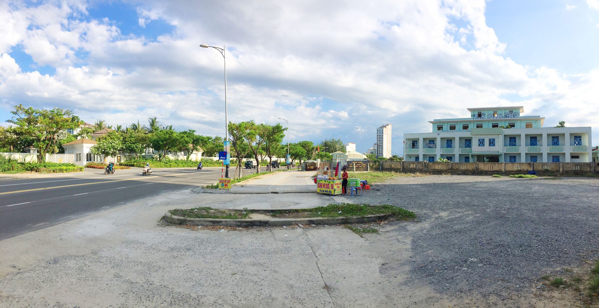 Cận cảnh hai khu đất sát bãi biển Mỹ Khê đẹp nhất Đà Nẵng sẽ đấu giá làm bãi đỗ xe - Ảnh 4.
