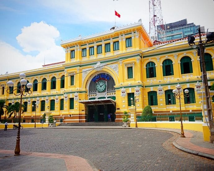 Quận 1 tiếp giáp quận nào? Có bao nhiêu phường? - Ảnh 2. Quận 1 tiếp giáp quận nào? Có bao nhiêu phường? - Ảnh 2.