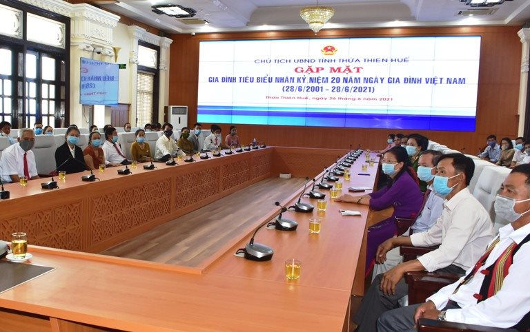 Những hình ảnh Ngày Gia đình Việt Nam 2021 trong bối cảnh COVID-19 - Ảnh 11. Những hình ảnh Ngày Gia đình Việt Nam 2021 trong bối cảnh COVID-19 - Ảnh 11.