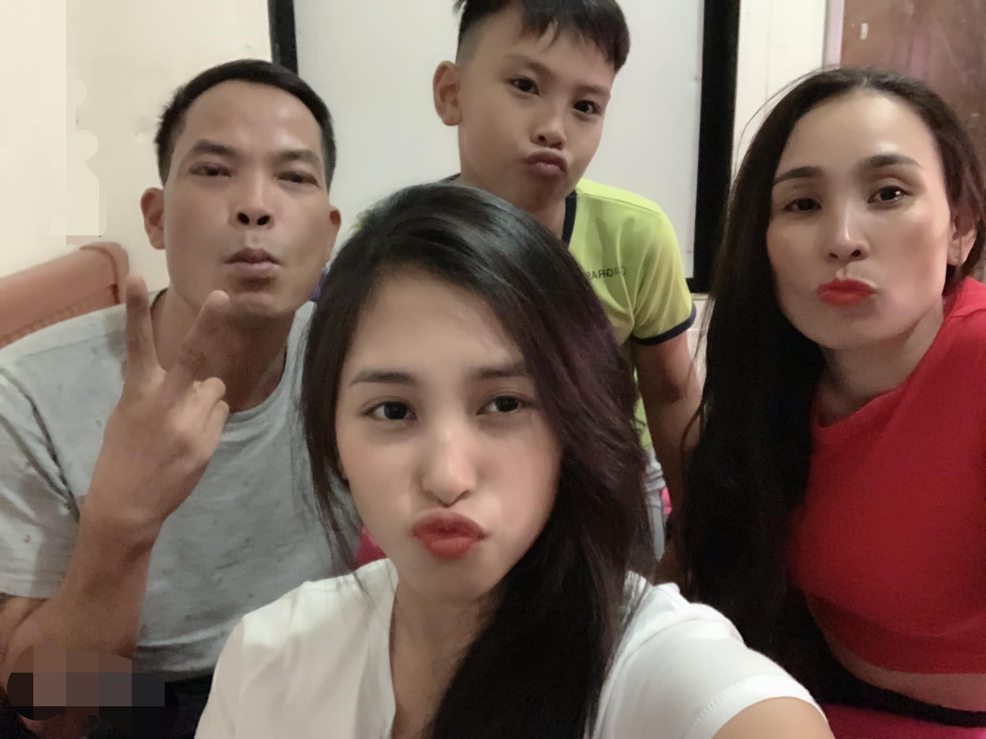 Những hình ảnh Ngày Gia đình Việt Nam 2021 trong bối cảnh COVID-19 - Ảnh 4. Những hình ảnh Ngày Gia đình Việt Nam 2021 trong bối cảnh COVID-19 - Ảnh 4.