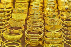 So sánh giá vàng hôm nay 7/6: Quay đầu đi xuống trong phiên giao dịch trưa đầu tuần