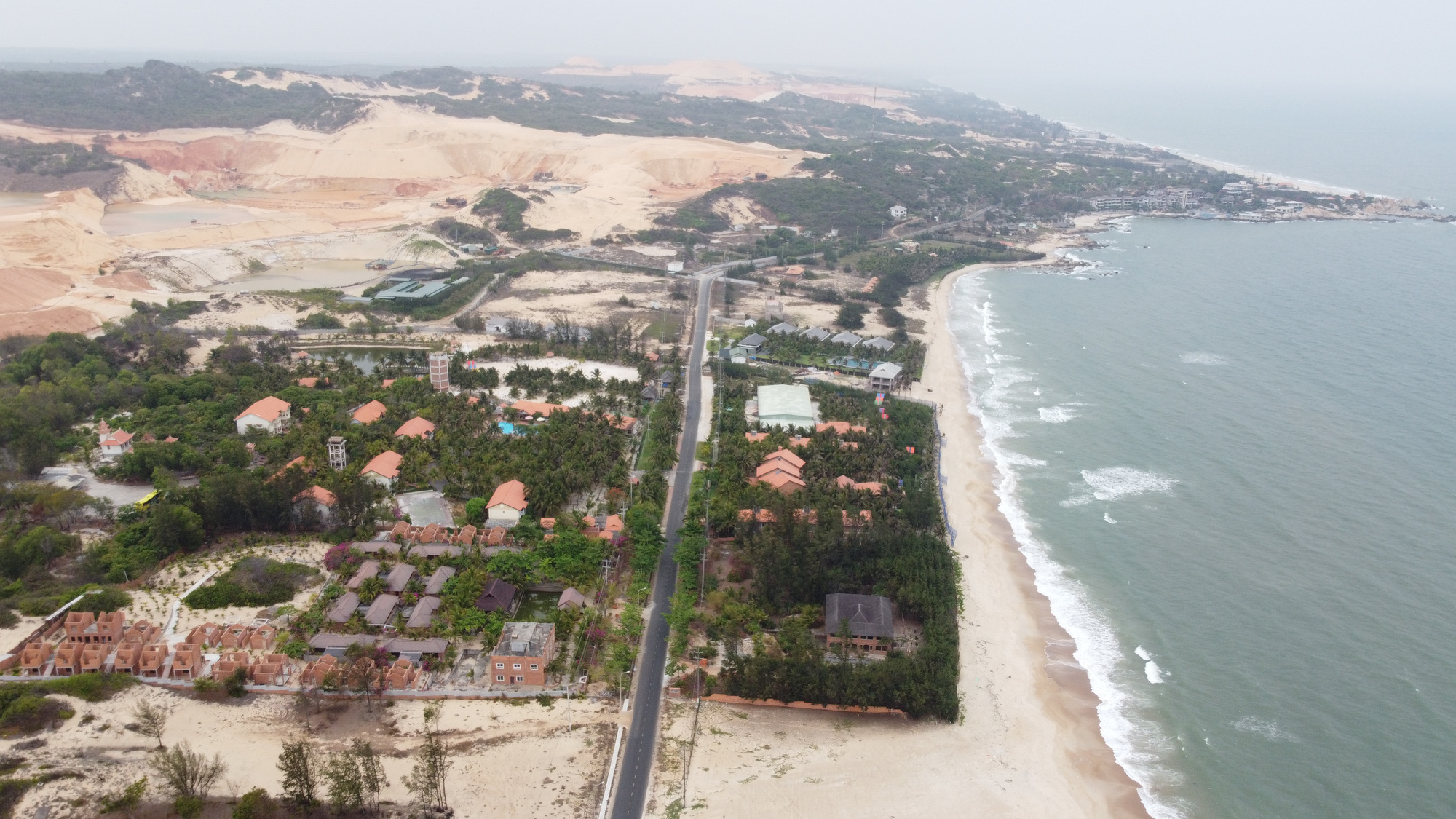 Bình Thuận rút ngắn thời gian thi công đường ven biển Phan Thiết – Kê Gà còn 30 tháng - Ảnh 1. Bình Thuận rút ngắn thời gian thi công đường ven biển Phan Thiết – Kê Gà còn 30 tháng - Ảnh 1.