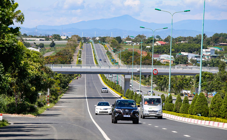 Hơn 8.000 tỷ đồng đang chảy vào 116 dự án giao thông này tại Lâm Đồng giai đoạn 2021 - 2024, có đường nối Ninh Thuận và Đắk Lắk - Ảnh 1. Hơn 8.000 tỷ đồng đang chảy vào 116 dự án giao thông này tại Lâm Đồng giai đoạn 2021 - 2024, có đường nối Ninh Thuận và Đắk Lắk - Ảnh 1.
