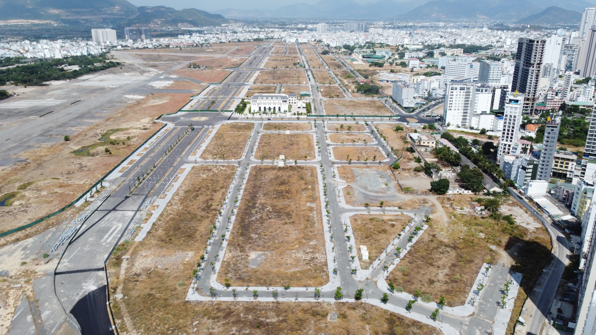 Liên quan đến 6 dự án BT sử dụng quỹ đất thanh toán tại sân bay Nha Trang kiểm điểm lãnh đạo tỉnh Khánh Hòa giai đoạn 2014 - 20219 - Ảnh 3. Liên quan đến 6 dự án BT sử dụng quỹ đất thanh toán tại sân bay Nha Trang kiểm điểm lãnh đạo tỉnh Khánh Hòa giai đoạn 2014 - 20219 - Ảnh 3.