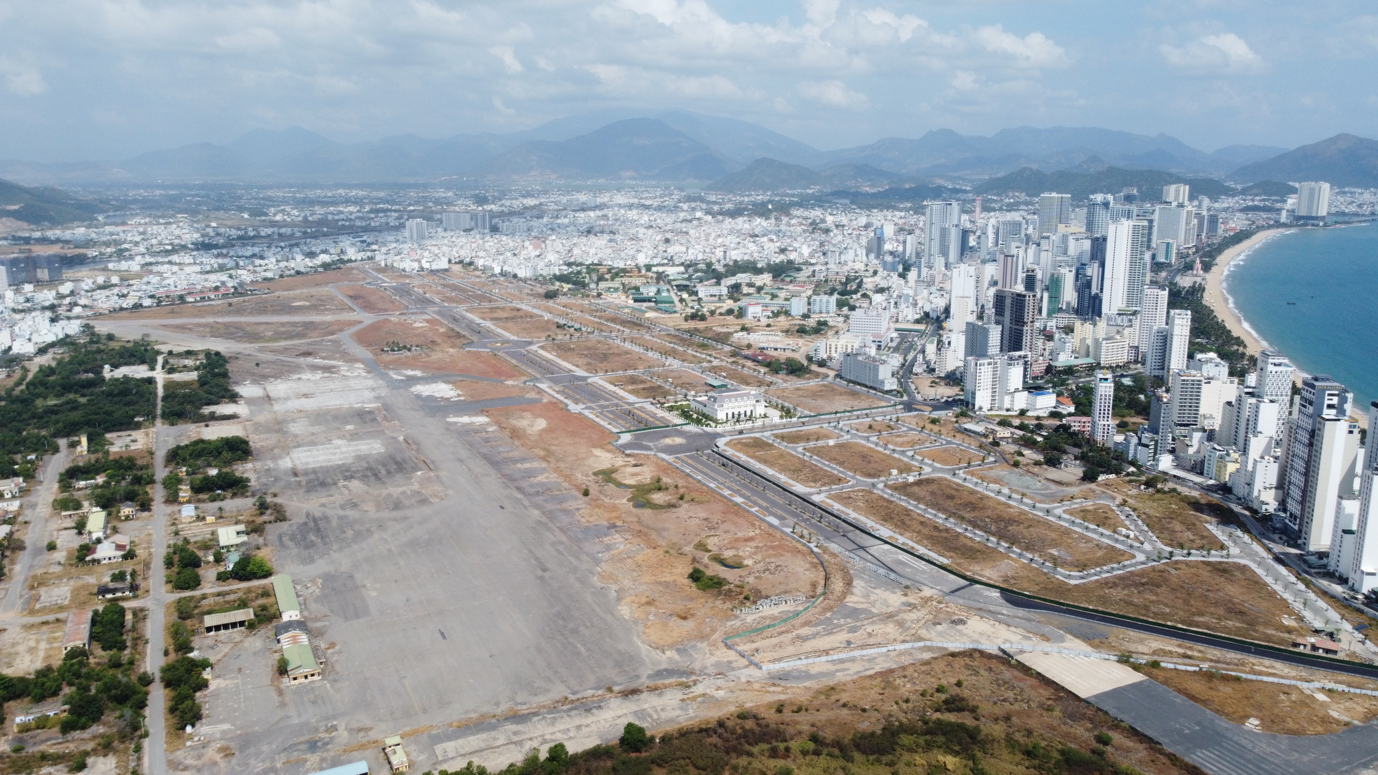 Liên quan đến 6 dự án BT sử dụng quỹ đất thanh toán tại sân bay Nha Trang kiểm điểm lãnh đạo tỉnh Khánh Hòa giai đoạn 2014 - 20219 - Ảnh 1. Liên quan đến 6 dự án BT sử dụng quỹ đất thanh toán tại sân bay Nha Trang kiểm điểm lãnh đạo tỉnh Khánh Hòa giai đoạn 2014 - 20219 - Ảnh 1.