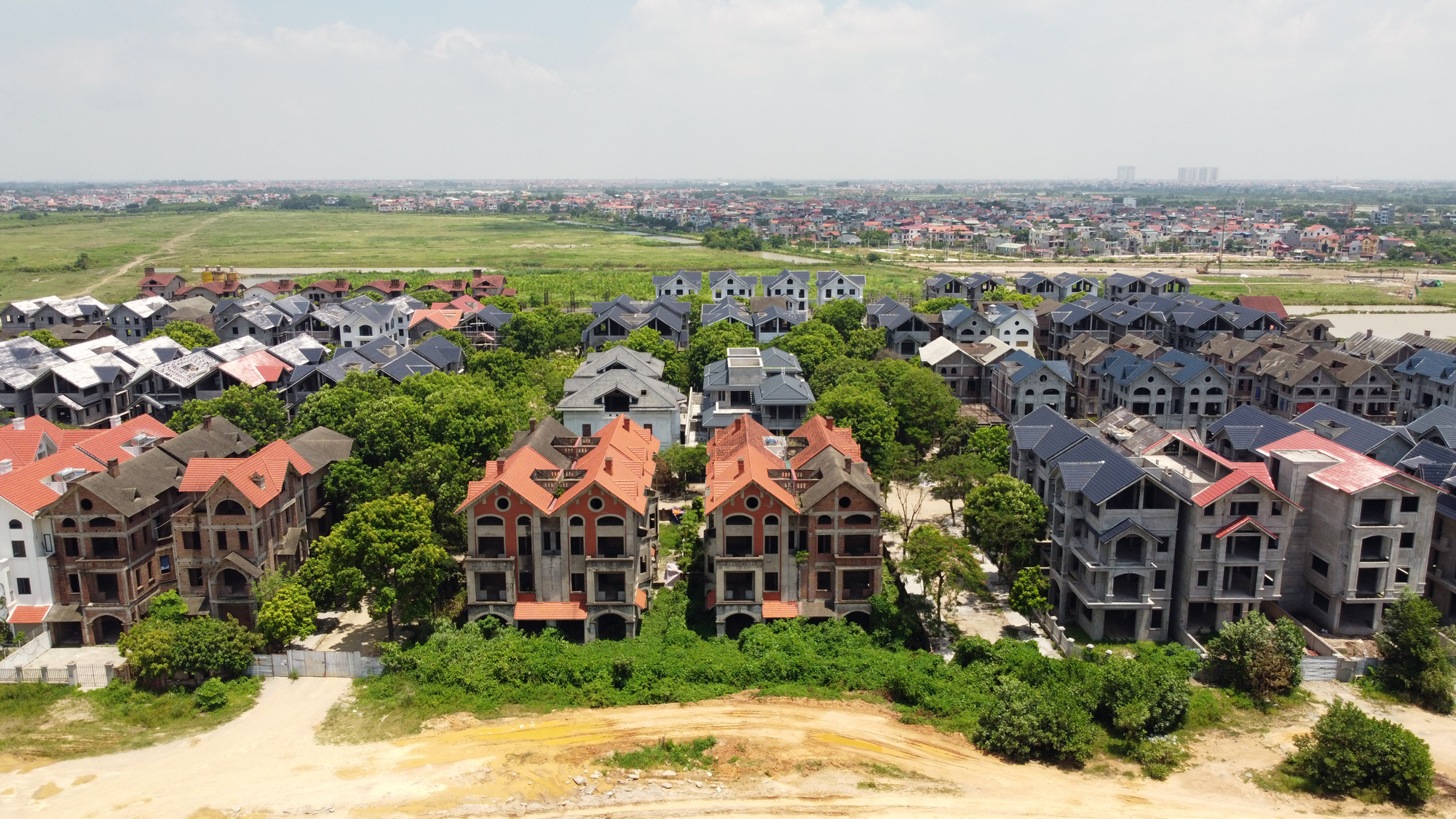 Cận cảnh dự án du lịch sinh thái gần 10 ha ở Hà Nội bị 'hô biến' thành loạt biệt thự - Ảnh 4.