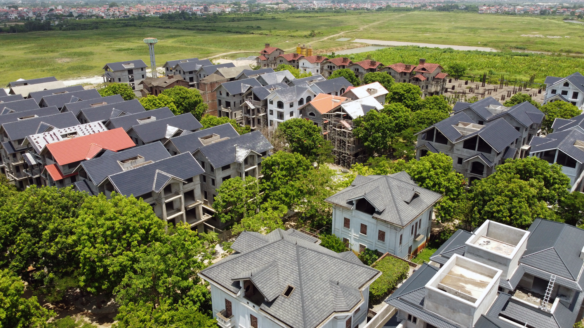 Cận cảnh dự án du lịch sinh thái gần 10 ha ở Hà Nội bị 'hô biến' thành loạt biệt thự - Ảnh 6.