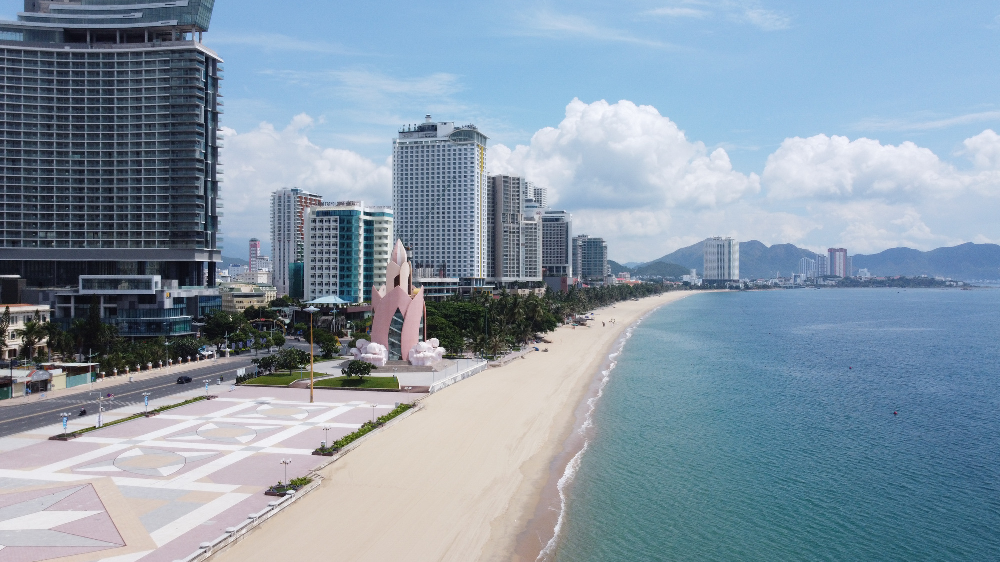 Khách sạn Nha Trang điêu đứng vì COVID-19, giá bán giảm sâu vẫn không có người mua - Ảnh 6. Khách sạn Nha Trang điêu đứng vì COVID-19, giá bán giảm sâu vẫn không có người mua - Ảnh 6.