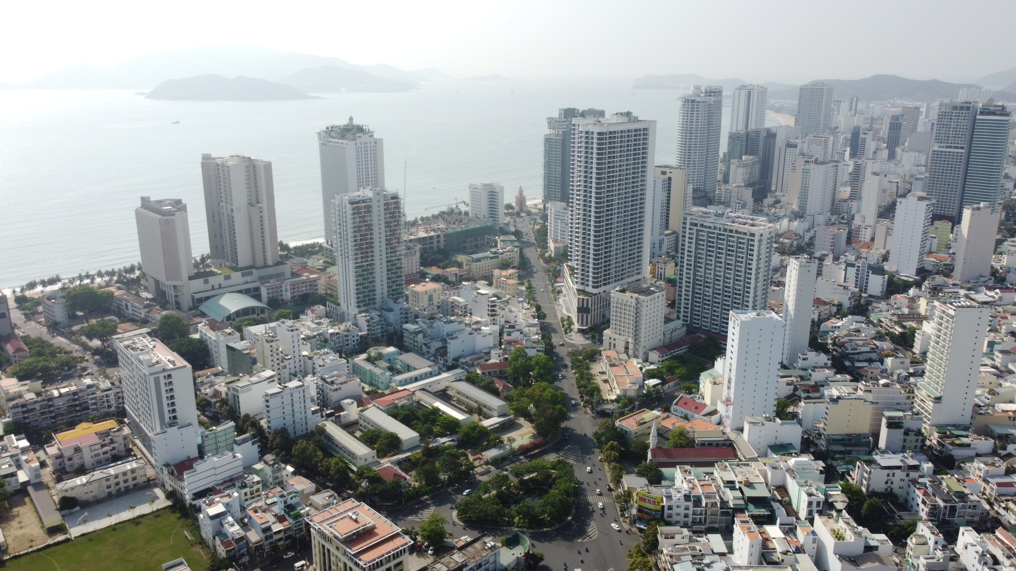 Khách sạn Nha Trang điêu đứng vì COVID-19, giá bán giảm sâu vẫn không có người mua - Ảnh 3. Khách sạn Nha Trang điêu đứng vì COVID-19, giá bán giảm sâu vẫn không có người mua - Ảnh 3.