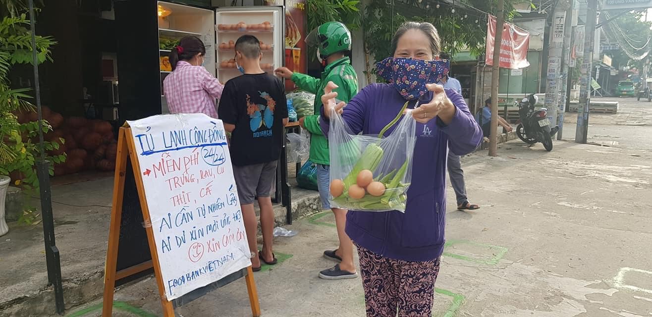 Ngắm nhìn những hình ảnh đẹp, mang đậm giá trị nhân văn trong mùa COVID - Ảnh 12. Ngắm nhìn những hình ảnh đẹp, mang đậm giá trị nhân văn trong mùa COVID - Ảnh 12.