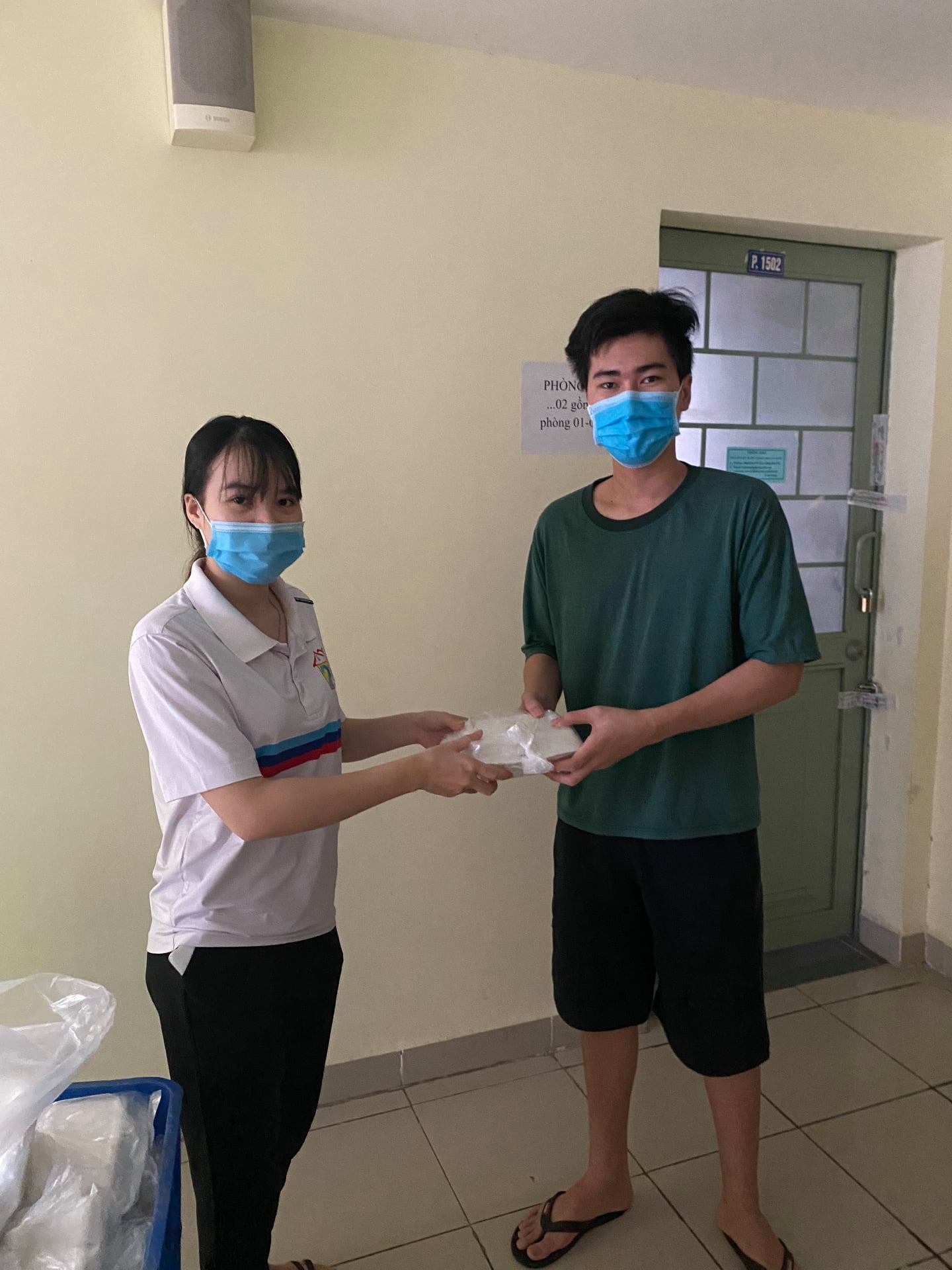 Ngắm nhìn những hình ảnh đẹp, mang đậm giá trị nhân văn trong mùa COVID - Ảnh 14. Ngắm nhìn những hình ảnh đẹp, mang đậm giá trị nhân văn trong mùa COVID - Ảnh 14.