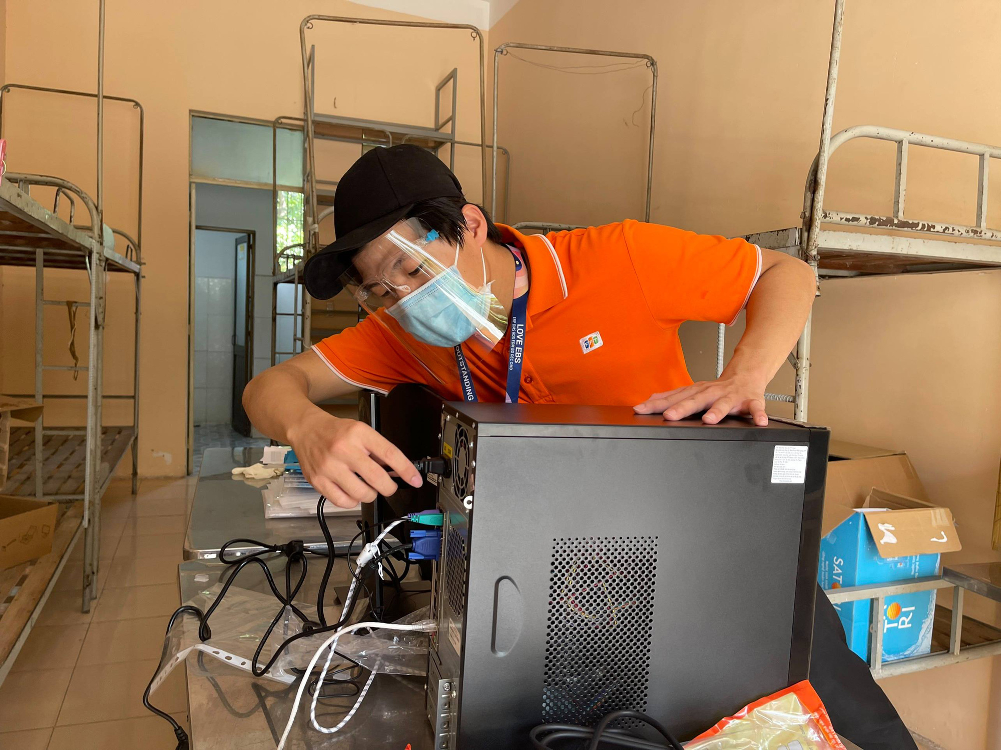 Bệnh viện dã chiến Thủ Đức được trang bị công nghệ không chạm cấp độ cao - Ảnh 1. Bệnh viện dã chiến Thủ Đức được trang bị công nghệ không chạm cấp độ cao - Ảnh 1.