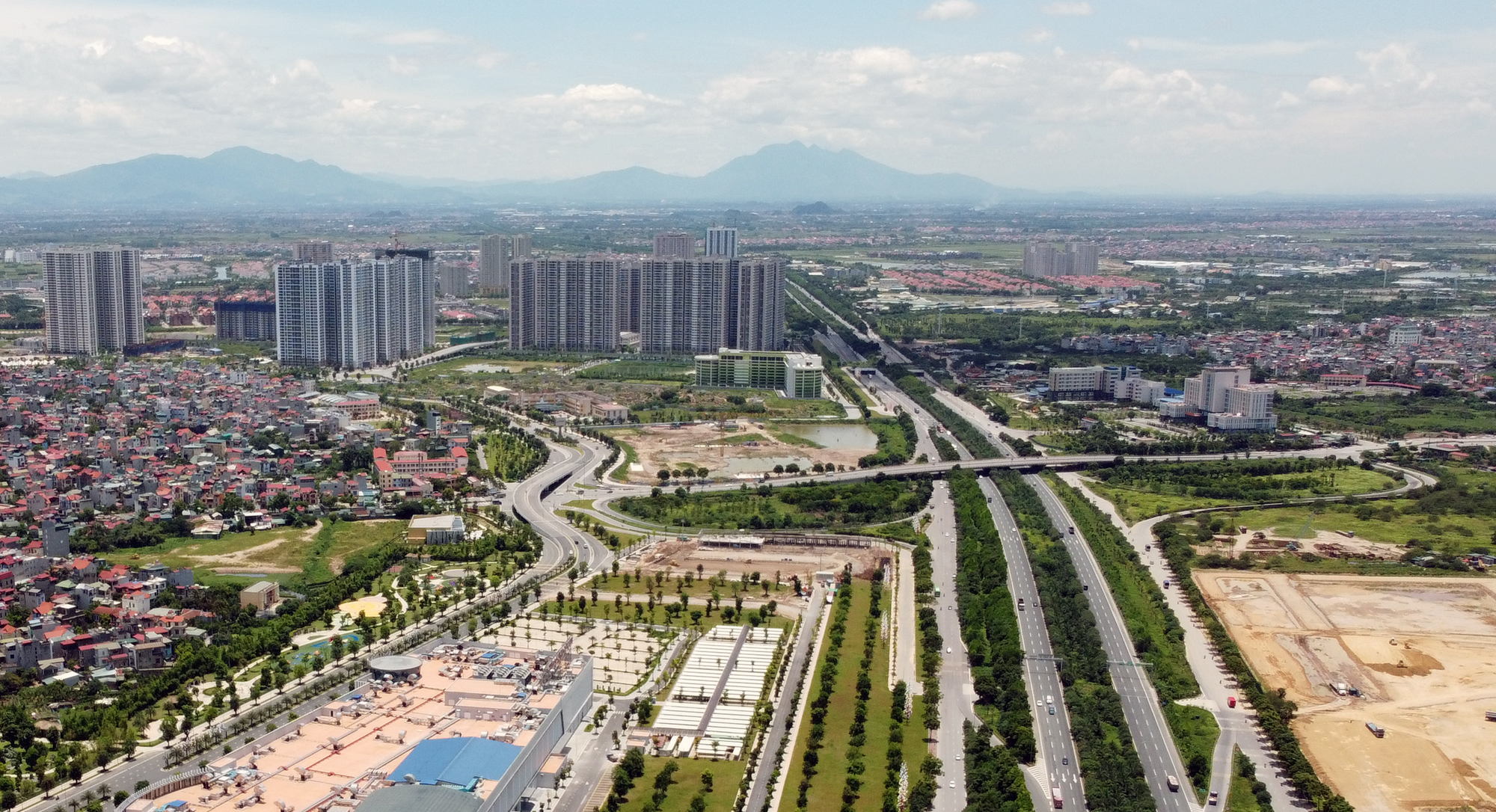 Sự trỗi dậy của bất động sản phía tây Hà Nội trong nửa năm qua - Ảnh 1. Sự trỗi dậy của bất động sản phía tây Hà Nội trong nửa năm qua - Ảnh 1.