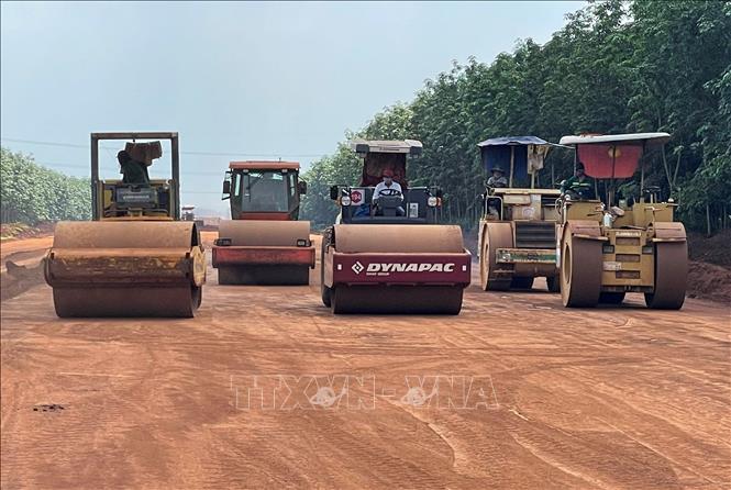 Tập trung nguồn lực thi công cao tốc Phan Thiết – Dầu Giây - Ảnh 1. Tập trung nguồn lực thi công cao tốc Phan Thiết – Dầu Giây - Ảnh 1.