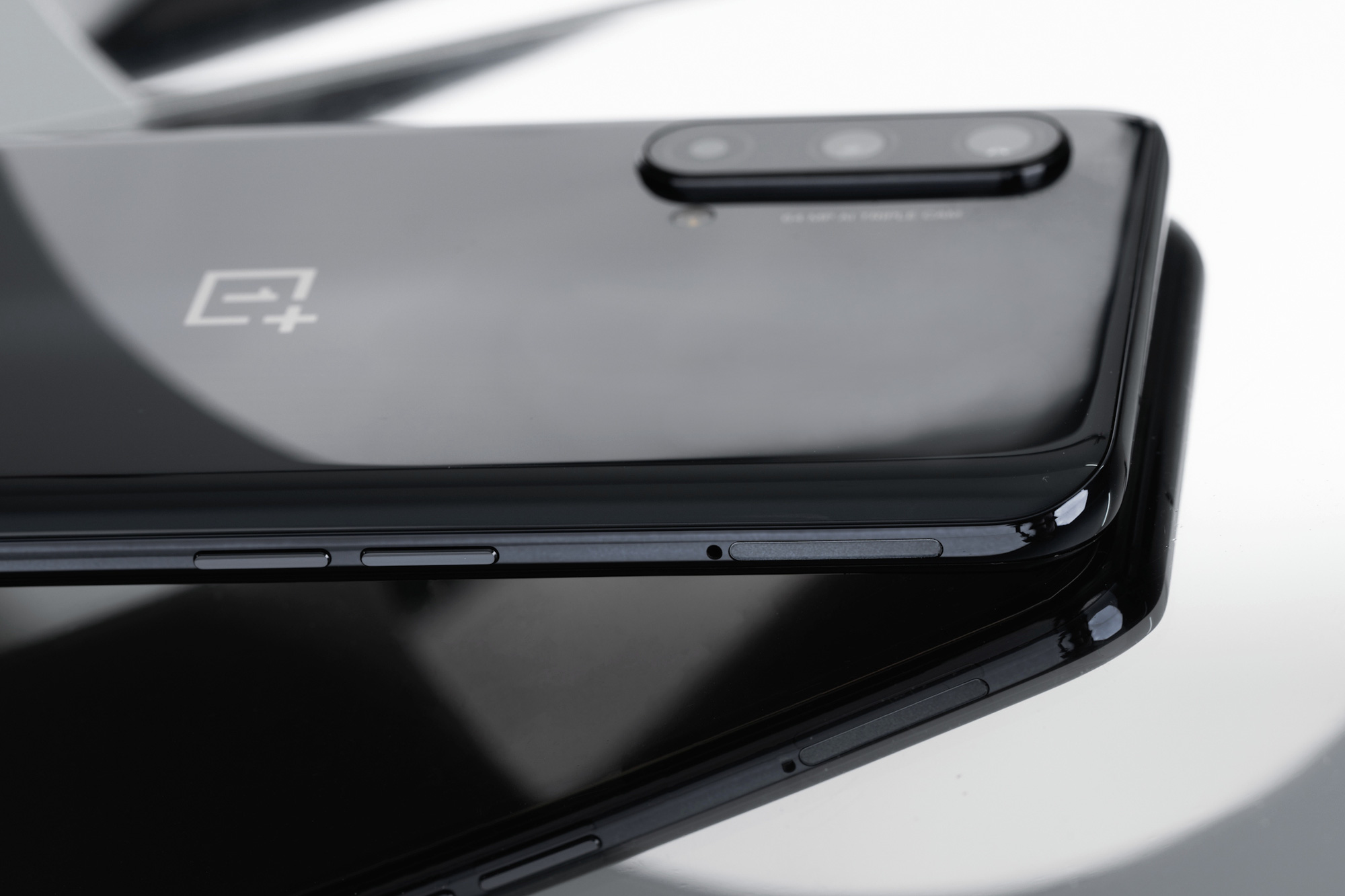 Thị trường điện thoại cao cấp thêm sức nóng từ tân binh OnePlus Nord CE 5G - Ảnh 7. Thị trường điện thoại cao cấp thêm sức nóng từ tân binh OnePlus Nord CE 5G - Ảnh 7.