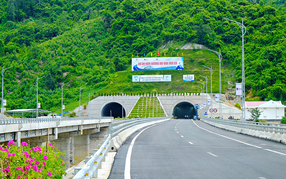 Phó Thủ tướng giao gỡ vướng chính sách lãi vay và hoàn thuế GTGT dự án BOT - Ảnh 1. Phó Thủ tướng giao gỡ vướng chính sách lãi vay và hoàn thuế GTGT dự án BOT - Ảnh 1.