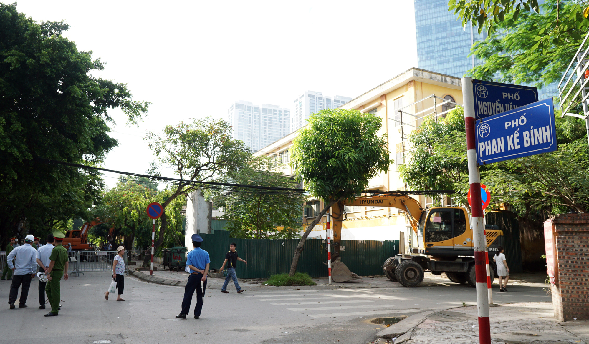 Hà Nội sẽ mở rộng thêm 30 m đường Phan Kế Bính, đền bù gần 98 triệu đồng/m2 - Ảnh 1.
