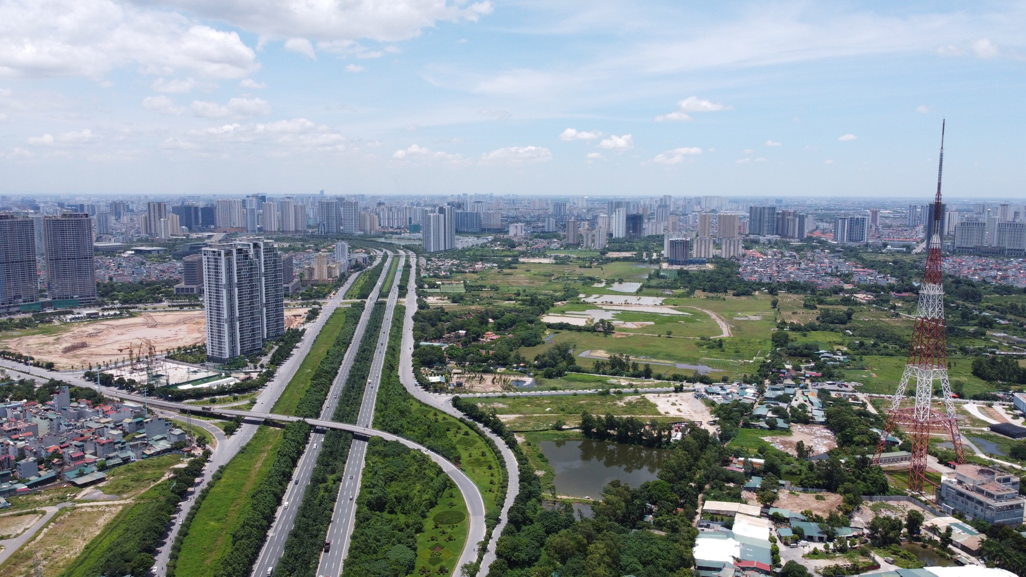 Giá nhà ngoại thành Hà Nội sắp 'bắt kịp' khu vực trung tâm nhờ điểm sáng hạ tầng - Ảnh 2. Giá nhà ngoại thành Hà Nội sắp 'bắt kịp' khu vực trung tâm nhờ điểm sáng hạ tầng - Ảnh 2.