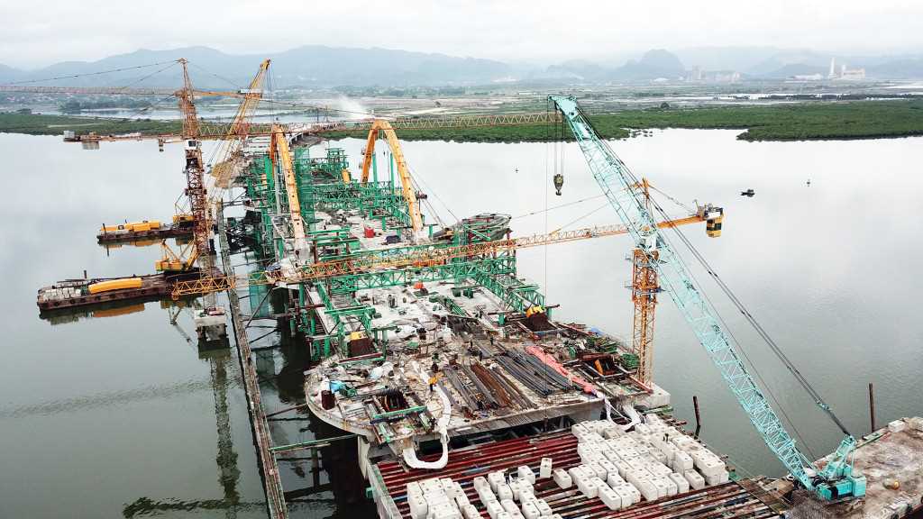 Nhiều dự án giao thông trọng điểm tại Quảng Ninh chậm tiến độ - Ảnh 1.