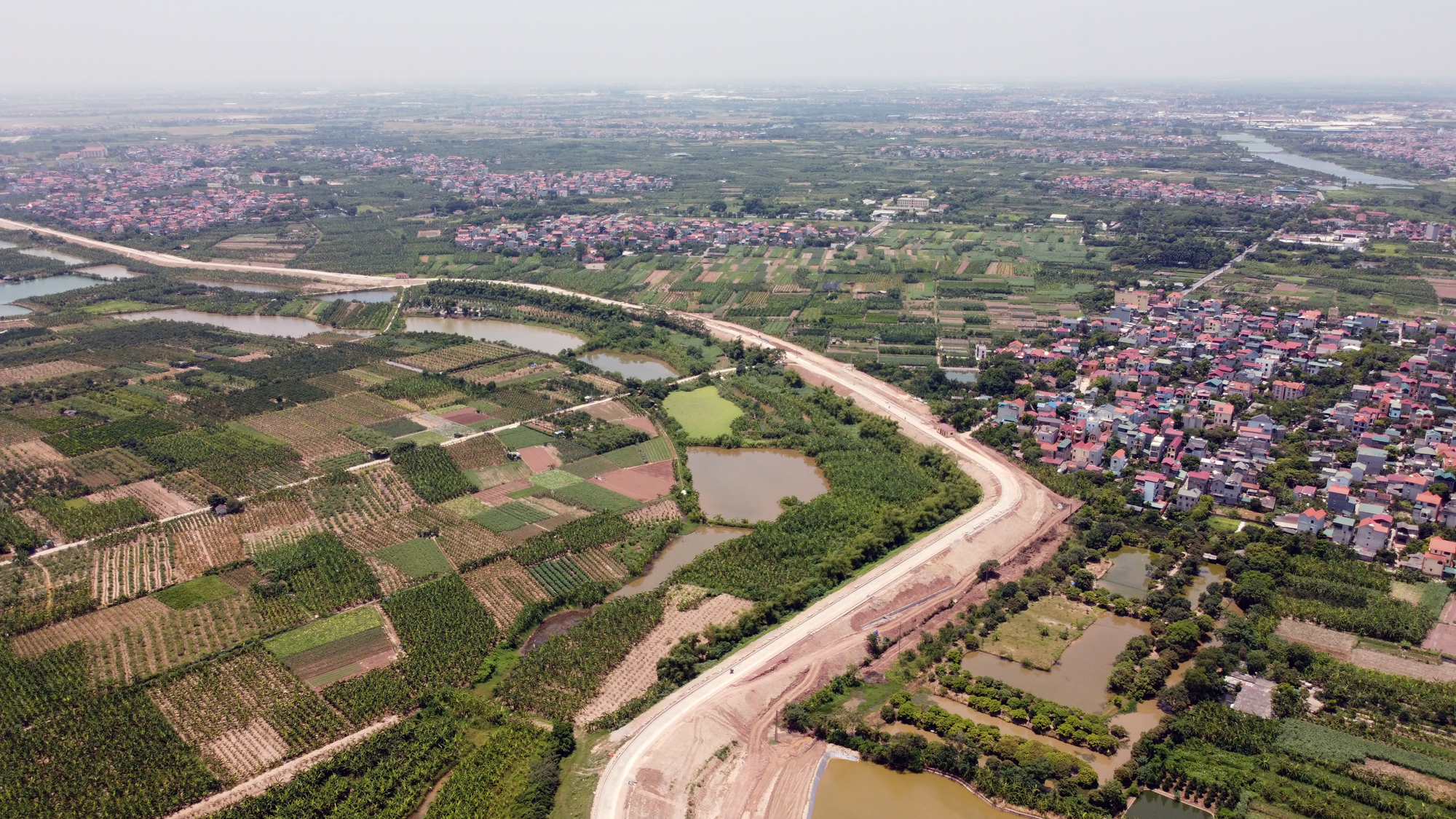 Toàn cảnh tuyến đường đê Hữu Đuống đoạn Dốc Lời - Đặng Xá đến xã Lệ Chi, Gia Lâm đang xây dựng - Ảnh 11. Toàn cảnh tuyến đường đê Hữu Đuống đoạn Dốc Lời - Đặng Xá đến xã Lệ Chi, Gia Lâm đang xây dựng - Ảnh 11.