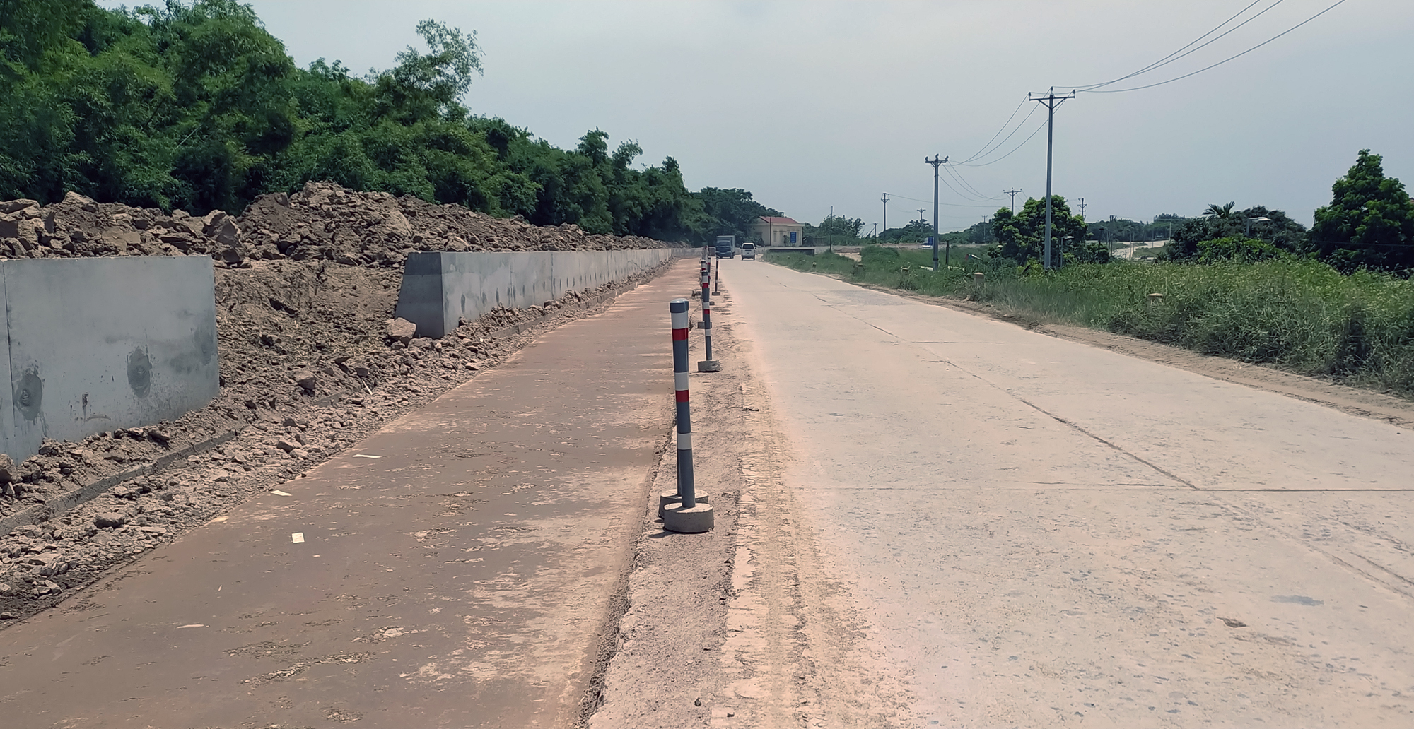 Toàn cảnh tuyến đường đê Hữu Đuống đoạn Dốc Lời - Đặng Xá đến xã Lệ Chi, Gia Lâm đang xây dựng - Ảnh 4. Toàn cảnh tuyến đường đê Hữu Đuống đoạn Dốc Lời - Đặng Xá đến xã Lệ Chi, Gia Lâm đang xây dựng - Ảnh 4.