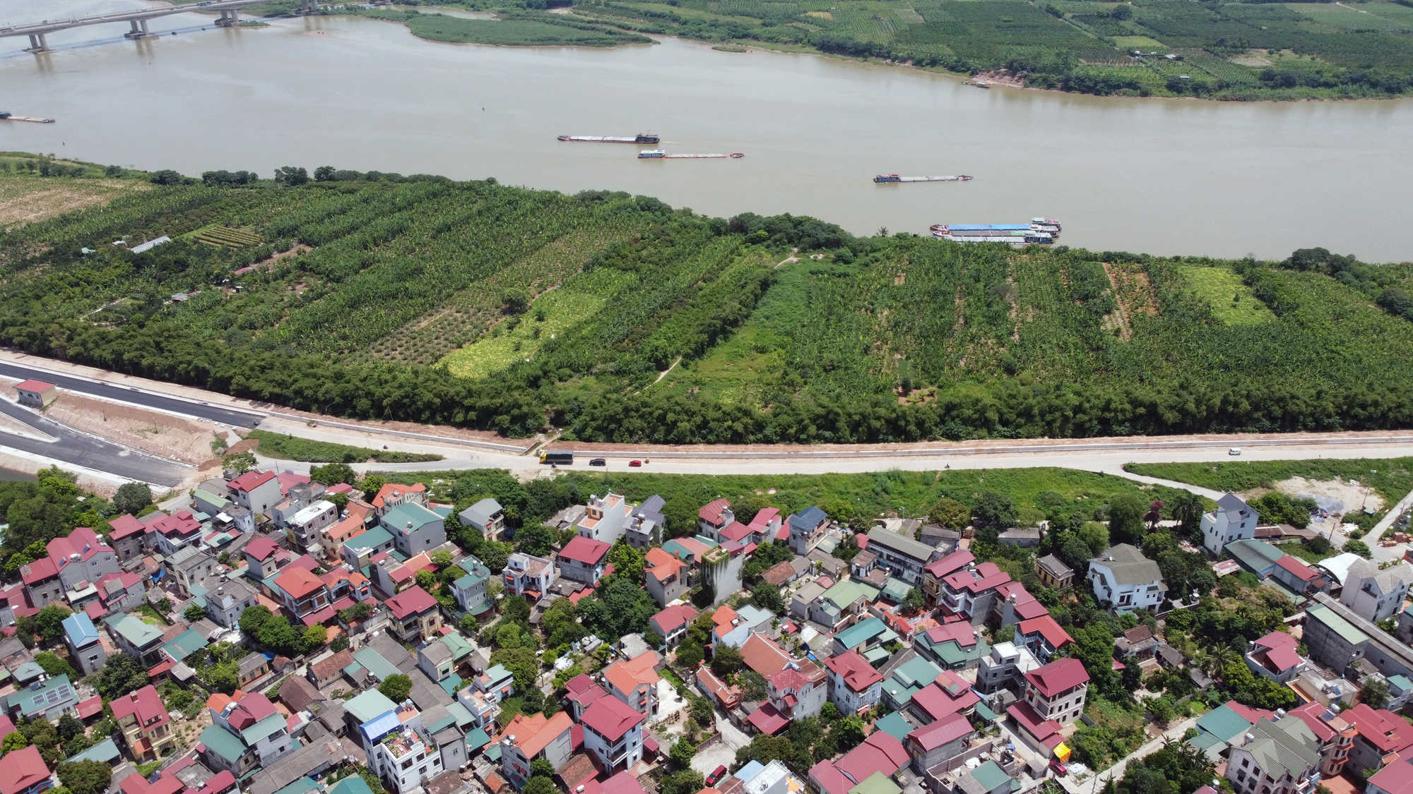 Toàn cảnh tuyến đường đê Hữu Đuống đoạn Dốc Lời - Đặng Xá đến xã Lệ Chi, Gia Lâm đang xây dựng - Ảnh 5. Toàn cảnh tuyến đường đê Hữu Đuống đoạn Dốc Lời - Đặng Xá đến xã Lệ Chi, Gia Lâm đang xây dựng - Ảnh 5.