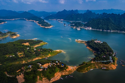Công bố quy hoạch Khu du lịch quốc gia hồ Hòa Bình rộng 52.200 ha - Ảnh 1. Công bố quy hoạch Khu du lịch quốc gia hồ Hòa Bình rộng 52.200 ha - Ảnh 1.