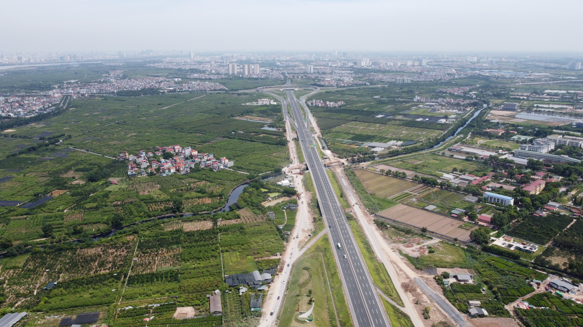 Nhiều dự án giao thông trọng điểm sẽ được trình phê duyệt trong tháng 10 - Ảnh 1. Nhiều dự án giao thông trọng điểm sẽ được trình phê duyệt trong tháng 10 - Ảnh 1.