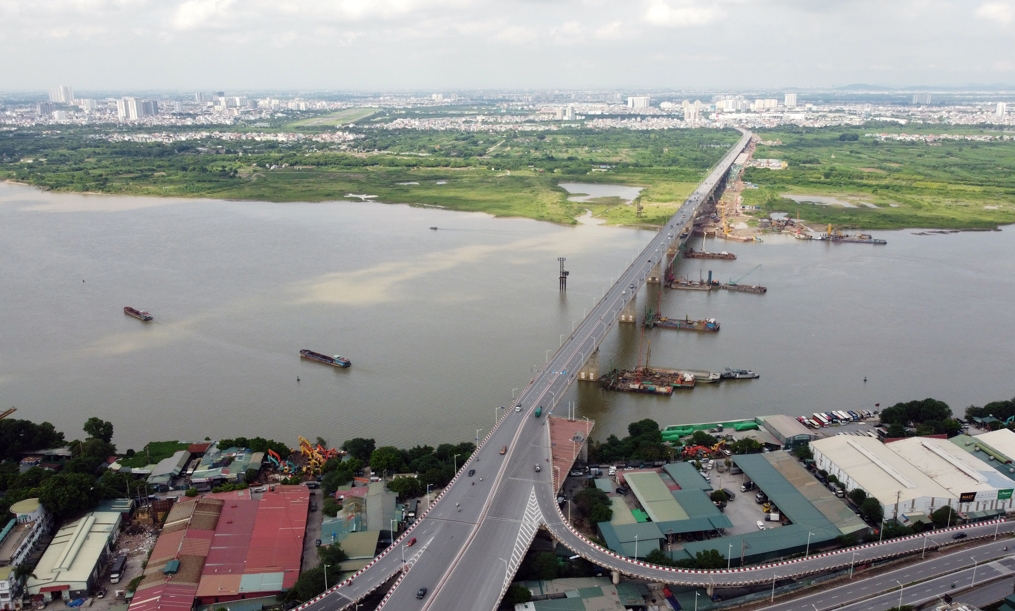 Hình ảnh dự án giao thông trọng điểm của Hà Nội thi công khi giãn cách xã hội - Ảnh 1. Hình ảnh dự án giao thông trọng điểm của Hà Nội thi công khi giãn cách xã hội - Ảnh 1.