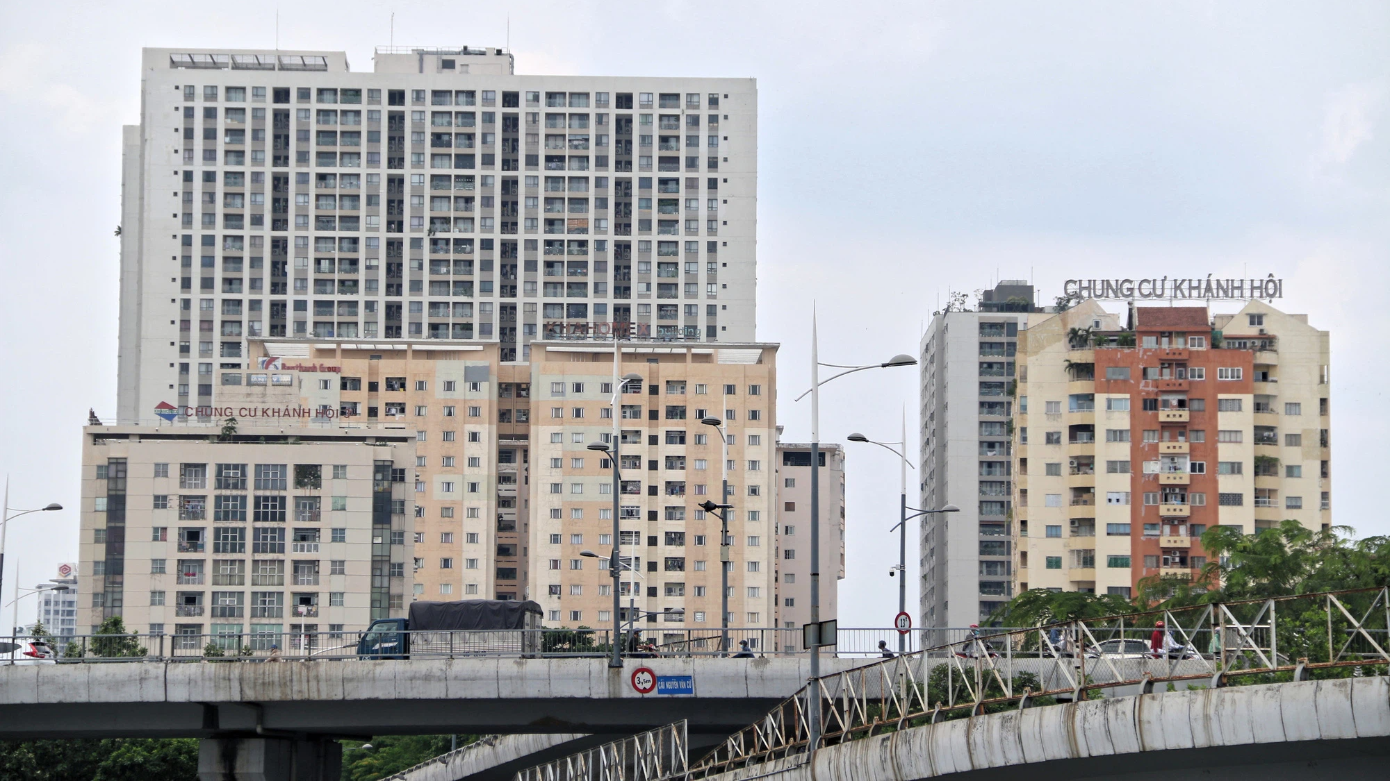 Mua chung cư mùa dịch: 'Đừng chọn căn hộ đi qua đi lại đụng mặt nhau, một người F0 cả nhà thành F0' - Ảnh 3. Mua chung cư mùa dịch: 'Đừng chọn căn hộ đi qua đi lại đụng mặt nhau, một người F0 cả nhà thành F0' - Ảnh 3.