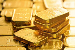 Giá vàng hôm nay 2/9: Bất ngờ giảm trở lại, vẫn giao dịch trên mốc 1.800 USD/ounce