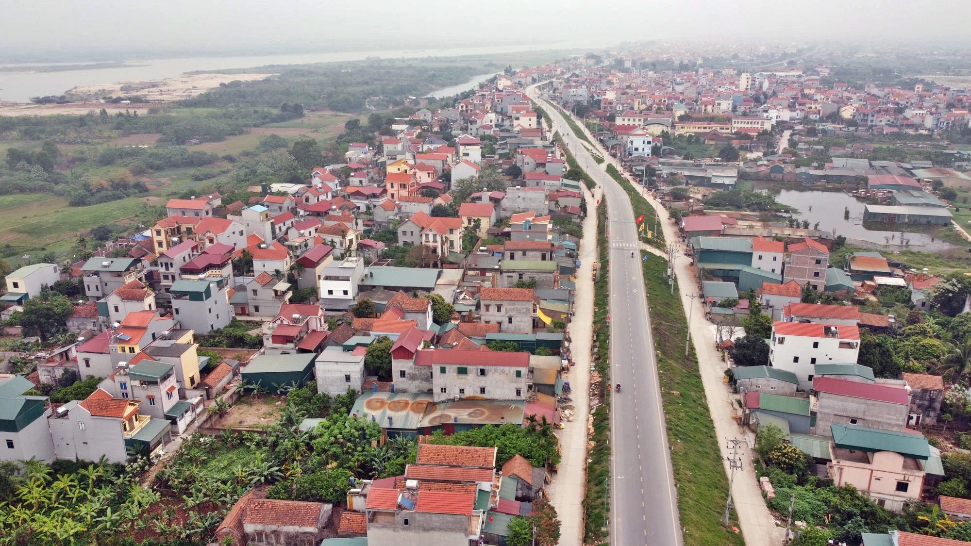 Xung lực nào để hiện thực hóa giấc mơ thành phố hai bên bờ sông Hồng? - Ảnh 1. Xung lực nào để hiện thực hóa giấc mơ thành phố hai bên bờ sông Hồng? - Ảnh 1.