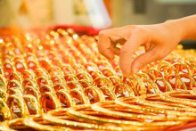 So sánh giá vàng hôm nay 25/9: Giá vàng SJC giảm nhẹ phiên trưa cuối tuần