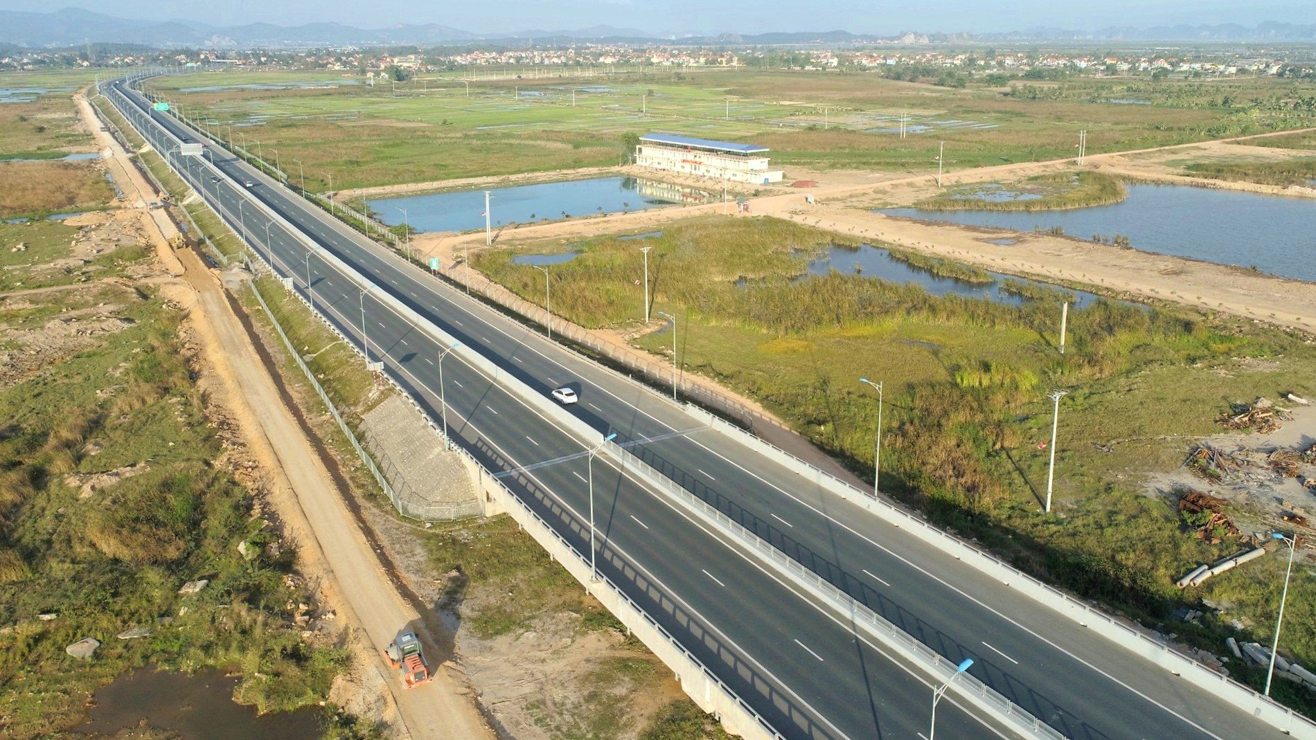 Đón quy hoạch sân bay và cao tốc, BĐS Bình Thuận liệu có tái hiện kịch bản tăng trưởng như Quảng Ninh đã từng? - Ảnh 3. Đón quy hoạch sân bay và cao tốc, BĐS Bình Thuận liệu có tái hiện kịch bản tăng trưởng như Quảng Ninh đã từng? - Ảnh 3.