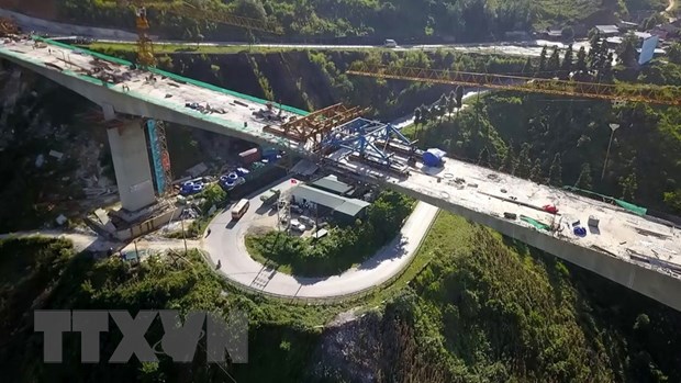 Hợp long cầu Móng Sến trên đường nối cao tốc Nội Bài - Lào Cai đến Sa Pa - Ảnh 1. Hợp long cầu Móng Sến trên đường nối cao tốc Nội Bài - Lào Cai đến Sa Pa - Ảnh 1.