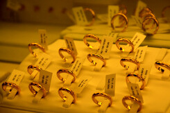 So sánh giá vàng hôm nay 3/9: Sau kỳ nghỉ lễ, vàng SJC giảm nhẹ 50.000 đồng/lượng
