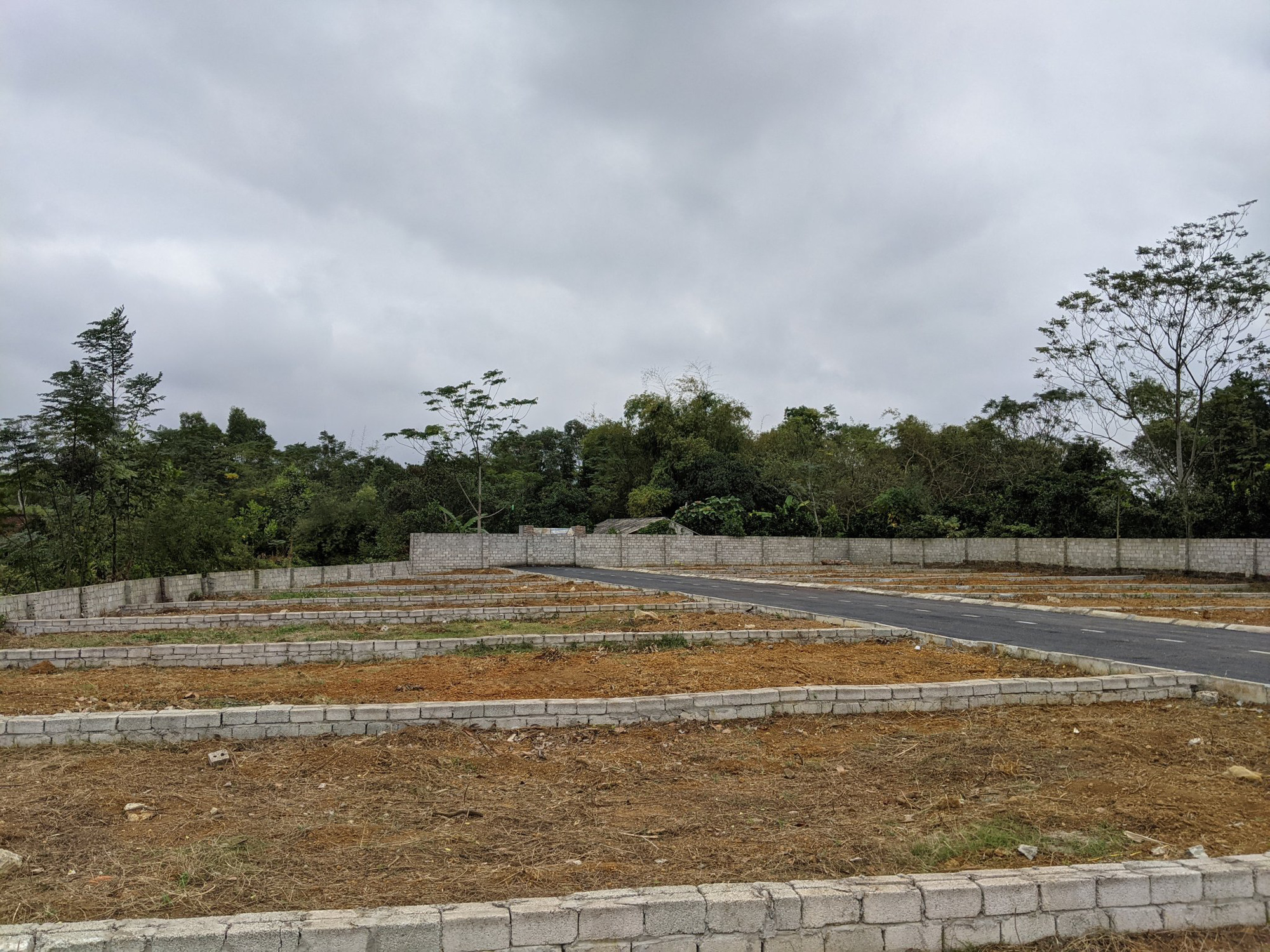Đầu tư đất nền cuối năm, chớ dại lao vào những nơi giá đã tăng nóng - Ảnh 1. Đầu tư đất nền cuối năm, chớ dại lao vào những nơi giá đã tăng nóng - Ảnh 1.