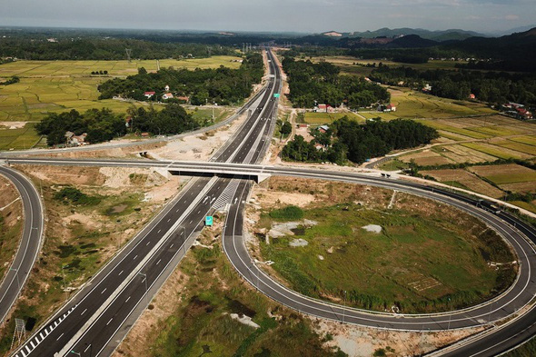 Cao tốc Bắc Nam: Tính lại suất đầu tư 201 tỷ đồng/km, làm rõ cơ chế nhượng quyền thu phí khi đầu tư công