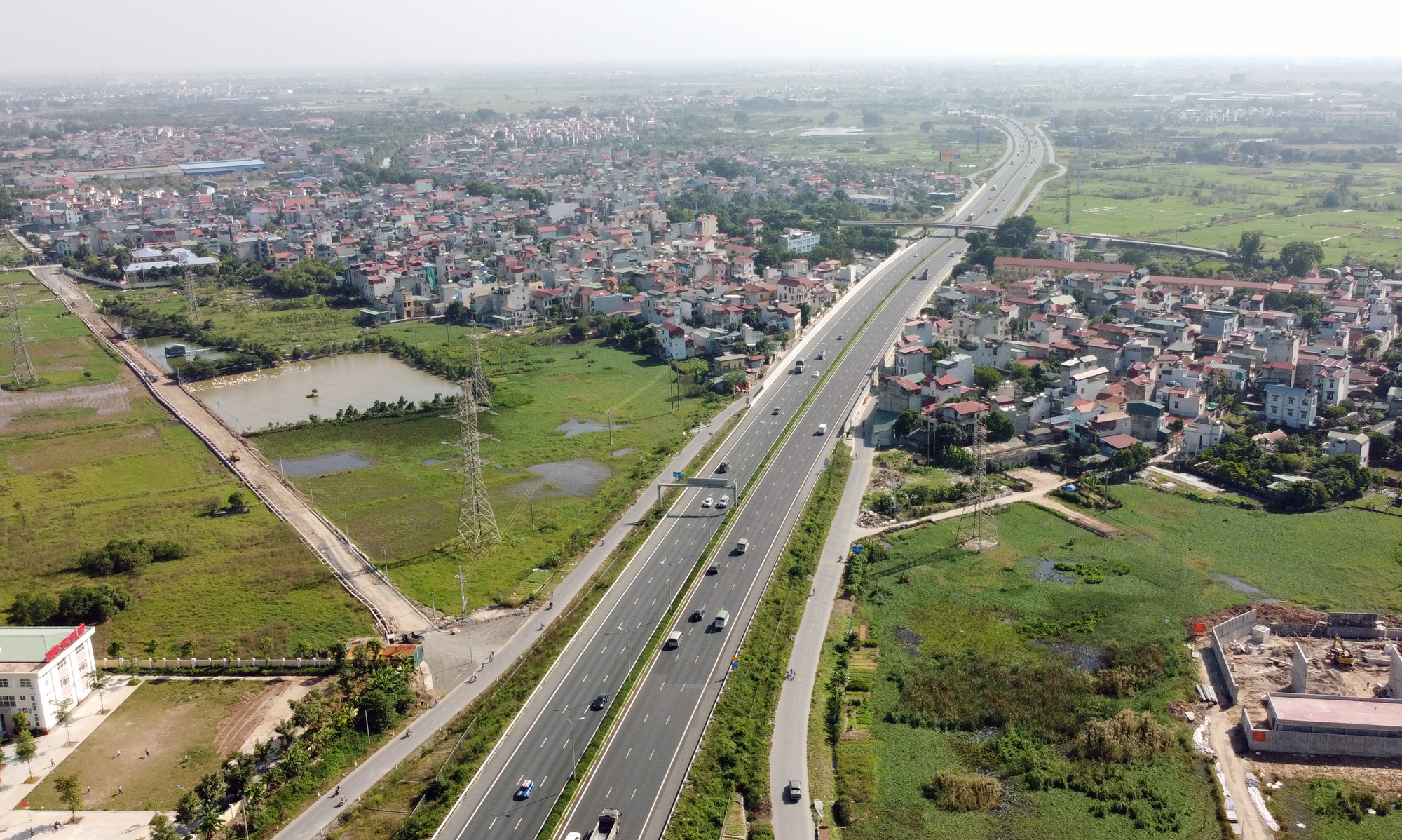 Nhìn từ cao tốc Pháp Vân – Cầu Giẽ, có thể thiết kế dải phân cách cơ động khi làm cao tốc - Ảnh 1. Nhìn từ cao tốc Pháp Vân – Cầu Giẽ, có thể thiết kế dải phân cách cơ động khi làm cao tốc - Ảnh 1.