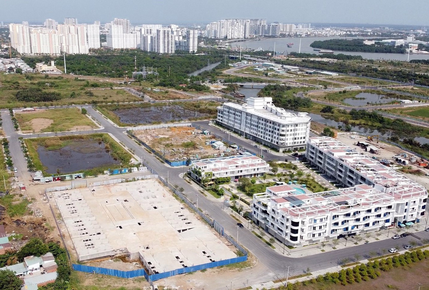 Vụ Tân Hoàng Minh bỏ cọc đấu giá đất: 'Không có gì nghiêm trọng' - Ảnh 1. Vụ Tân Hoàng Minh bỏ cọc đấu giá đất: 'Không có gì nghiêm trọng' - Ảnh 1.