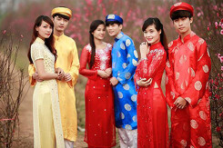 Ngày Tết nên mặc đồ màu gì để được may mắn đầu năm