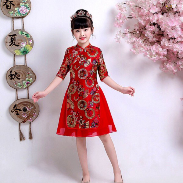 Các mẫu áo dài Tết cho bé diện chơi Xuân đẹp nhất - Ảnh 24. Các mẫu áo dài Tết cho bé diện chơi Xuân đẹp nhất - Ảnh 24.