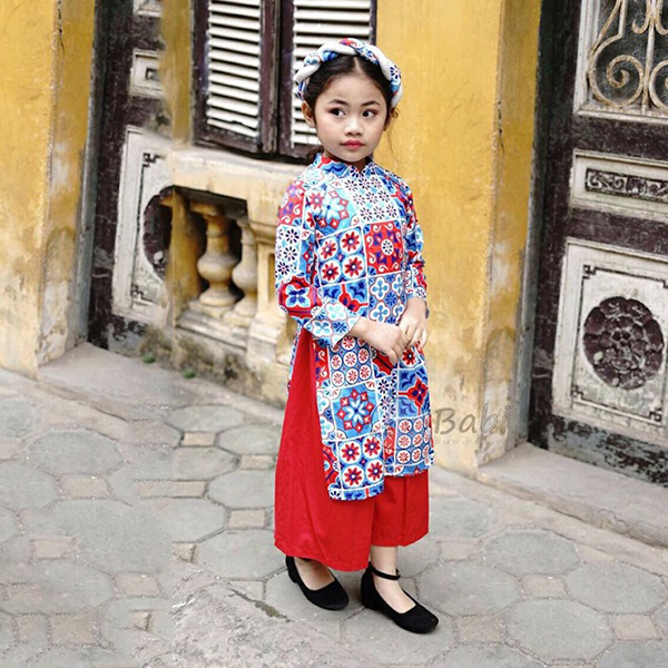 Các mẫu áo dài Tết cho bé diện chơi Xuân đẹp nhất - Ảnh 25. Các mẫu áo dài Tết cho bé diện chơi Xuân đẹp nhất - Ảnh 25.