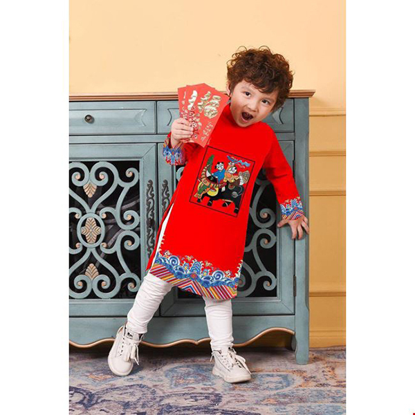 Các mẫu áo dài Tết cho bé diện chơi Xuân đẹp nhất - Ảnh 12. Các mẫu áo dài Tết cho bé diện chơi Xuân đẹp nhất - Ảnh 12.